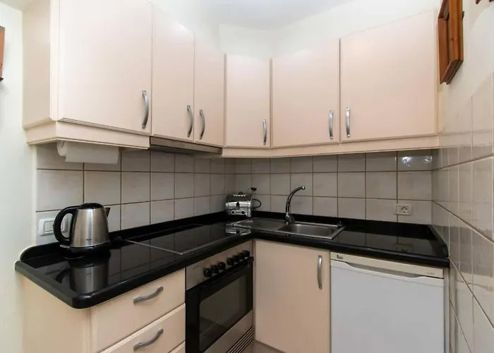 Club Atlantis 140 - *